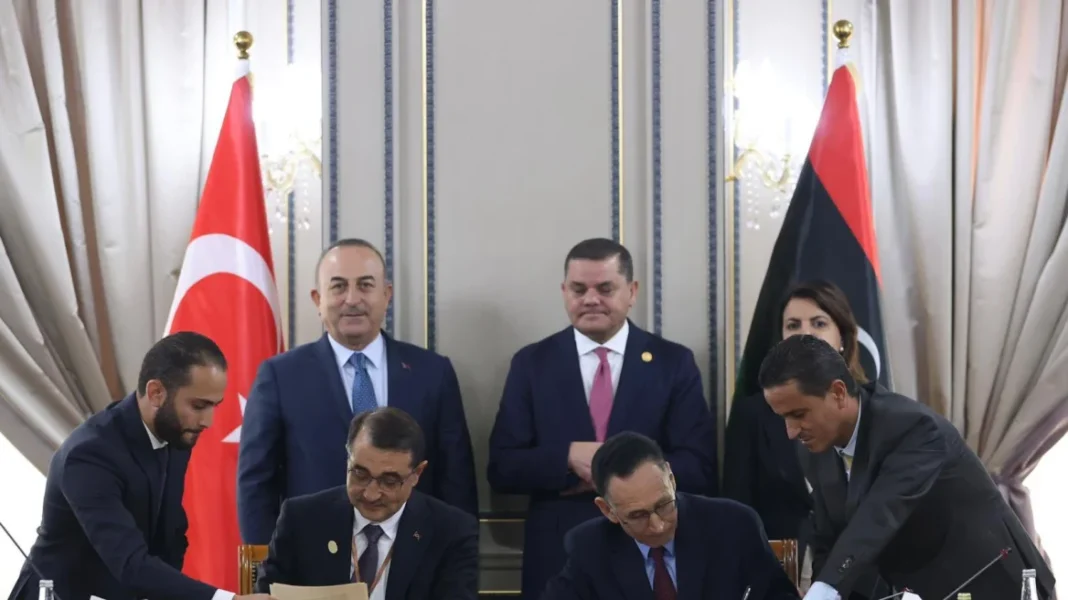 Έπεσαν οι πρώτες υπογραφές για ενεργειακές έρευνες ανάμεσα σε Τουρκία & Λιβύη.