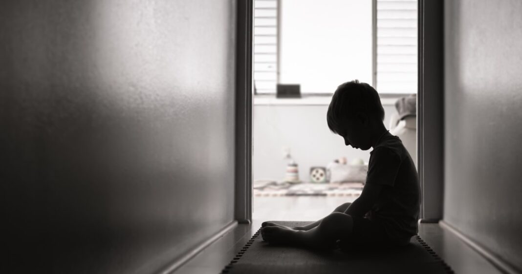 Εφιάλτης στα Πετράλωνα: Στη ΓΑΔΑ η 22χρονη κόρη της οικογένειας – Θα μιλήσει για τη σεξουαλική κακοποίηση που βίωναν τα παιδιά από τους γονείς